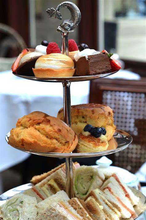 Eating Habits in the UK: Pub Food and Afternoon Tea