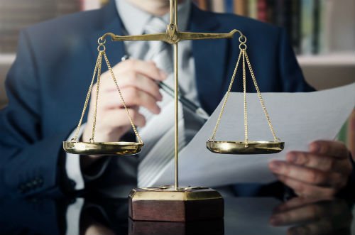 What is business litigation attorney all about ?