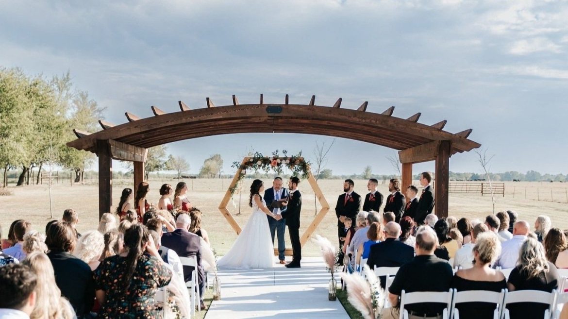 Does the wedding venue offer wedding planning or coordination services?